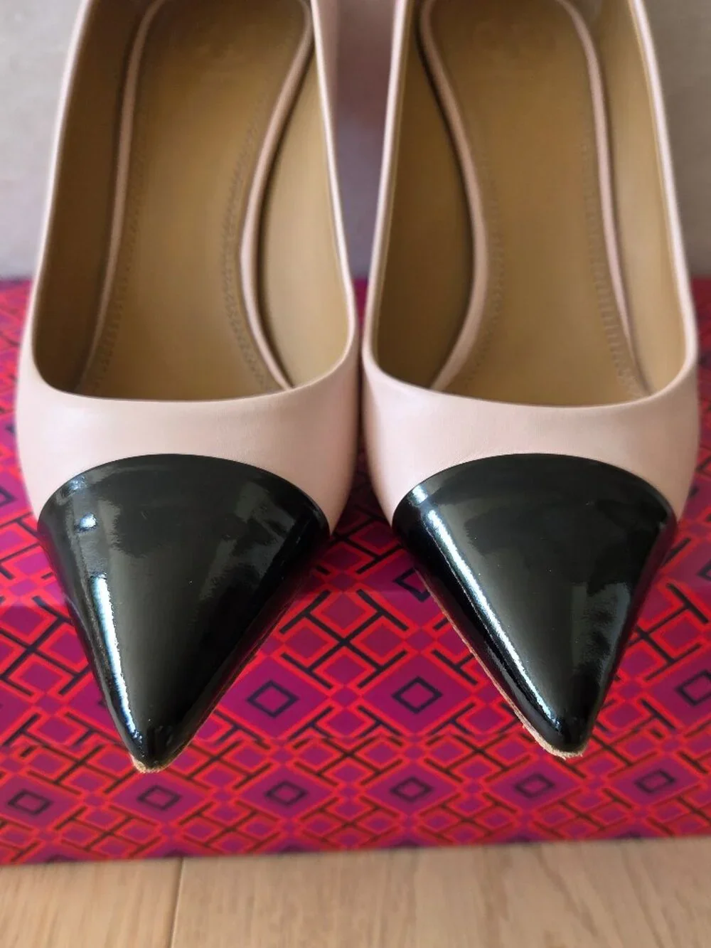 Tory Burch Penelope 85 mm Cap-Toe Pump seashell pink black 6